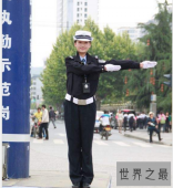中国最美女交警  别想了有男朋友了