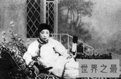 中国史上第一个裹小脚的女人，揭露近千年的畸形美