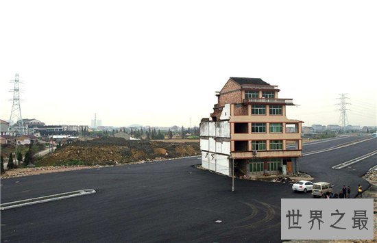 中国最牛钉子户,路中间住都无所谓?
