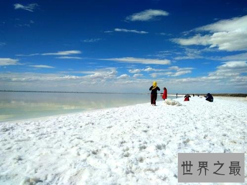 中国最大的盐湖，湖面形成十几米坚硬的盐层！