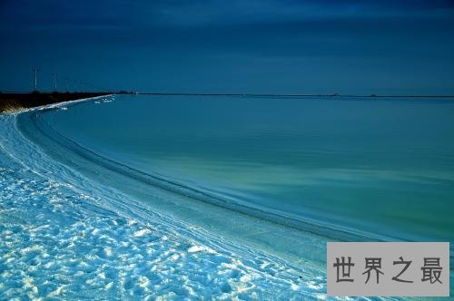 中国最大的盐湖，湖面形成十几米坚硬的盐层！