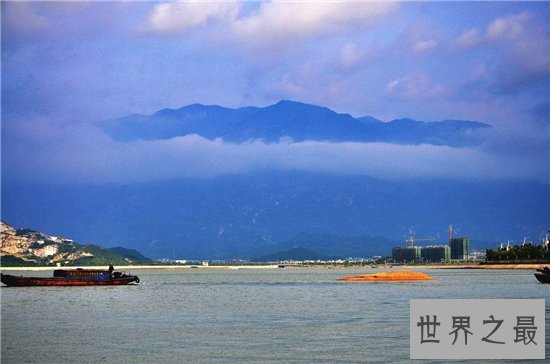 中国最大的淡水湖,与长江相通具有丰富自然资源