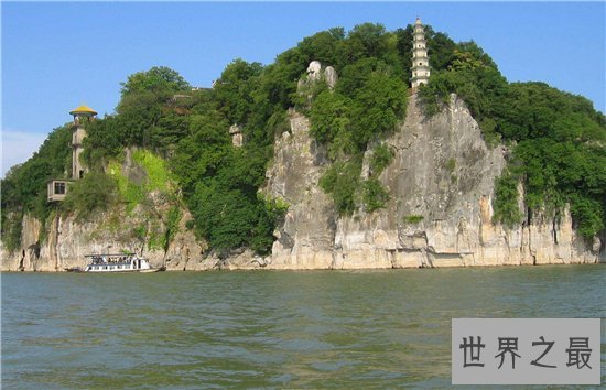 中国最大的淡水湖,与长江相通具有丰富自然资源