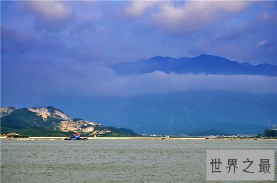 中国最大的淡水湖,与长江相通具有丰富自然资源