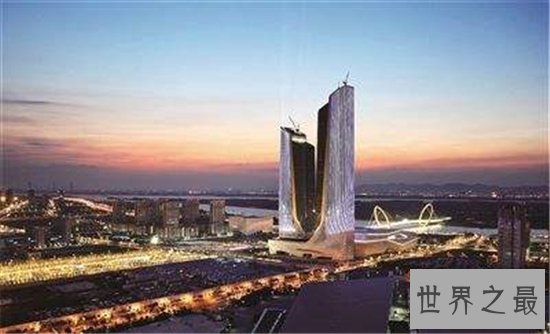 南京十大高楼排名，南京第一竟然高达580米！