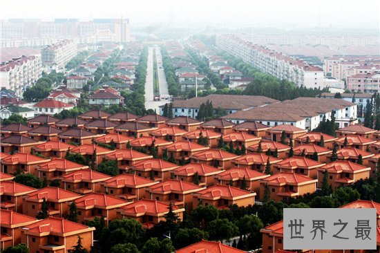 中国最富有的村 家家户户住别墅都有小轿车