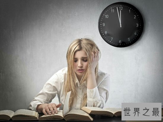 熬夜喝什么好,水是人类最宝贵的东西，可以喝些蜂蜜水