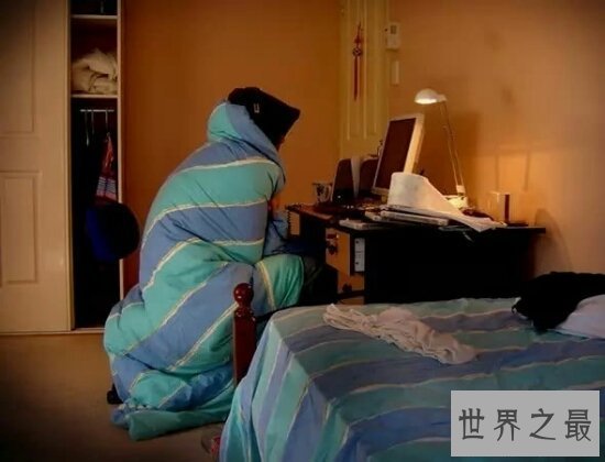 经常熬夜吃什么好,水果要多吃，大鱼大肉要少吃（最好不要熬夜）