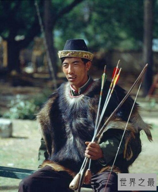 中国人口最少的民族人数居然不超过三千？至今仍处于原始社会阶段