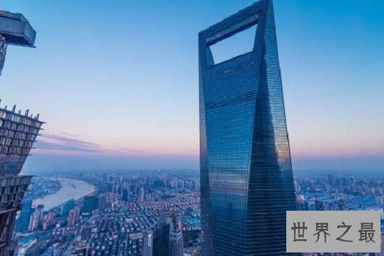 上海最高楼，高度632米，仅次于迪拜哈利法塔的上海环球金融中心