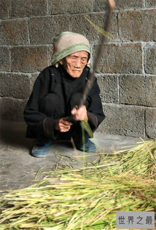 中国最年长寿星罗美珍 真实年龄遭到人们质疑