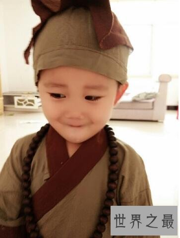 中国最萌小和尚,游客看到都会与他合影(萌翻一切)