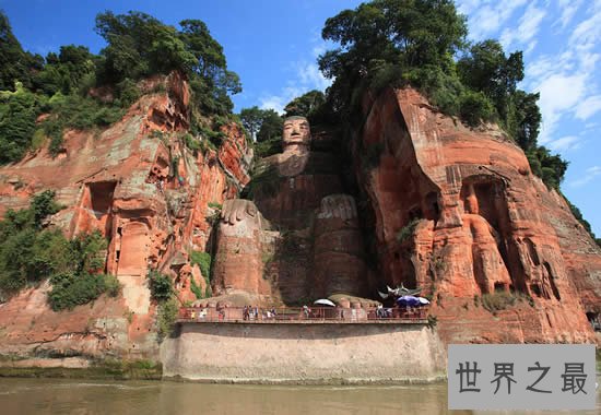 我国最大的佛像是哪一座，乐山大佛(脚上可站100人)