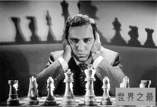 世界上最聪明的9个人，有一人却做了小小的保镖