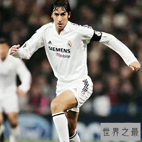 十大最有钱的足球明星排名，毫无疑问C罗占据榜首。