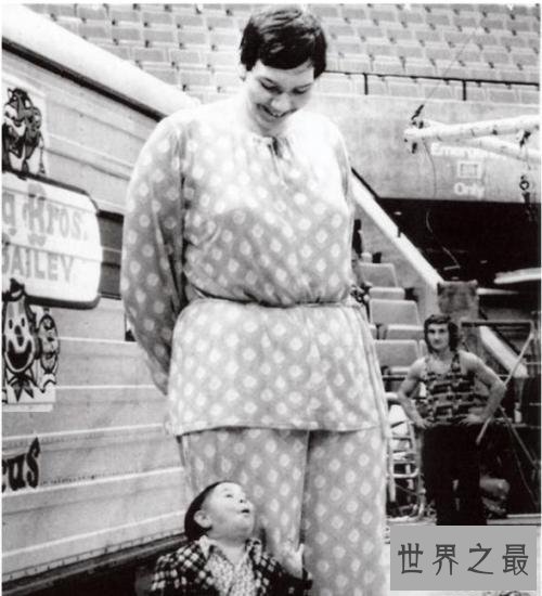 世界十大最高的女性排行榜,最高的女人只活了十七年