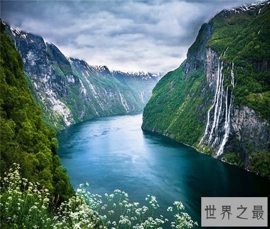 全球十大最奇特的旅游景点，竟然有会发光的海滩！