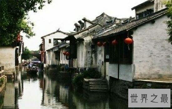 世界上十大最美小镇,绝对不能错过的人间绝色美景。