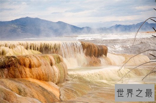 世界十大特色温泉排行榜,火山旁的地狱温泉你敢泡吗