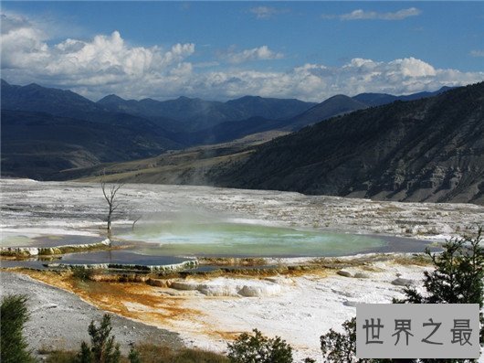 世界十大特色温泉排行榜,火山旁的地狱温泉你敢泡吗