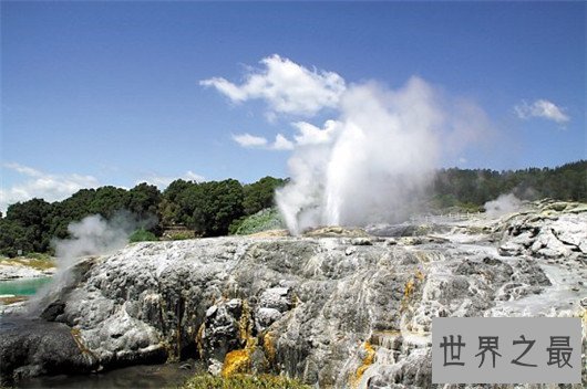 世界十大特色温泉排行榜,火山旁的地狱温泉你敢泡吗