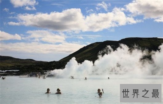 世界十大特色温泉排行榜,火山旁的地狱温泉你敢泡吗