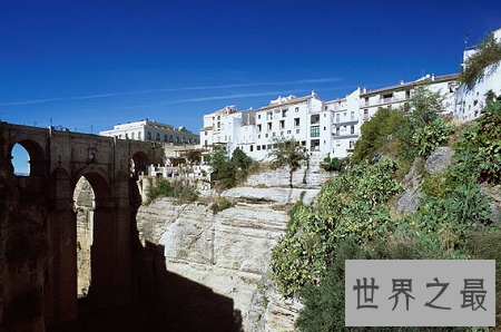 全球最美的十大小镇，恐怖得建在了悬崖上！