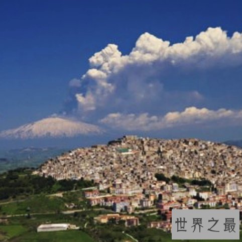  全球十大火山度假圣地，毁灭一切后的重建美景就是天堂。