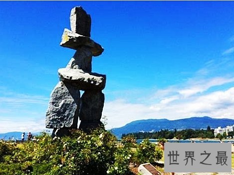 全球十大海滩雕塑排行榜，若隐若现的海蛇像活着的巨蟒一般。