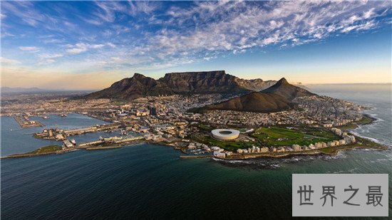 世界八大鲨笼潜水胜地，与墨西哥的大白鲨一块游泳活血化瘀