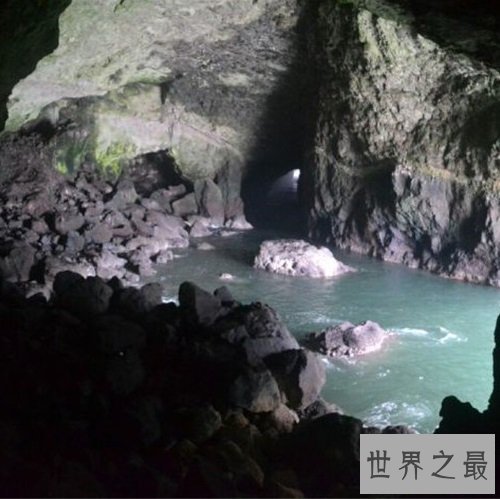 世界十大奇妙海蚀洞排行榜，神奇黑洞散发蓝色的光芒