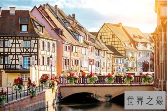 全球最美的十大小镇，盘点那些惊艳世界的绝美小镇！