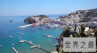 世界十大最具魅力岛屿，巴厘岛错落有致的稻田很美。