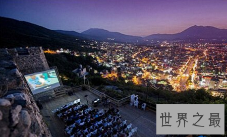 全球最唯美十大露天电影院，边洗澡边看电影？