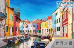 世界十大最多彩的城市，到处都是五颜六色的房子