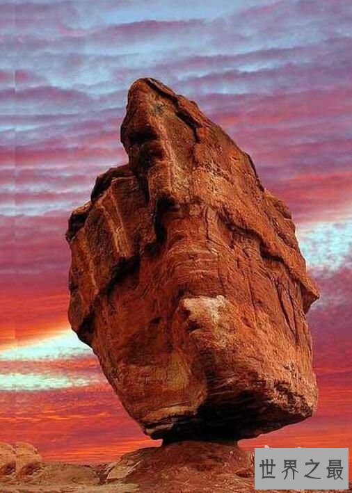 世界十大奇石,摇摇欲坠千百年依然竖立