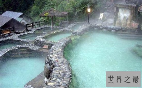 中国十大天然温泉胜地，冬天在这里泡个温泉简直爽翻天！