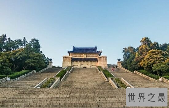 中国十大人文景观文明圣地排行榜,颐和园位于榜单榜首。