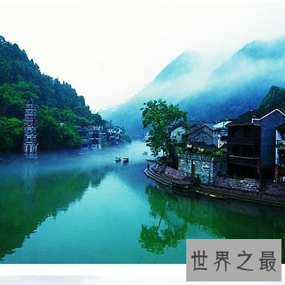 中国十大特色古镇排行榜,如园林一般的古镇值得去看看。