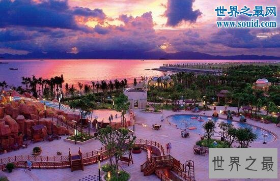 中国十大温泉排名，国内最佳温泉度假村(美女环绕)