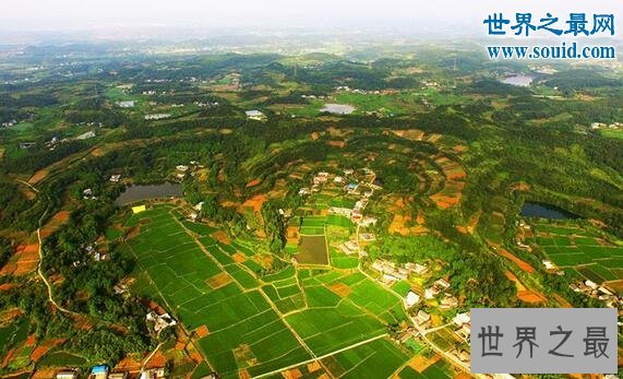 中国四大盆地,柴达木盆地是被陨石砸出来的坑