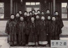 清朝八大铁帽子王结局，风流王爷豫亲王染天花而死