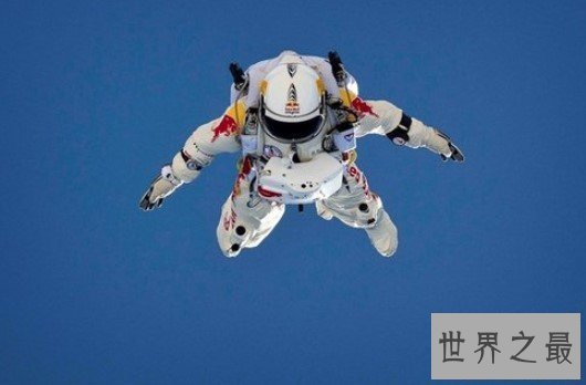 世界跳伞第一人,首个飞跃英吉利海峡的人