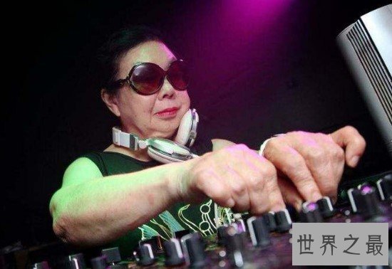 世界上年龄最大的女DJ,现在已经是80多岁了