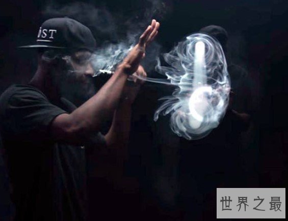 世界上吐烟圈最厉害的人,技术那可谓真的是“出神入化”