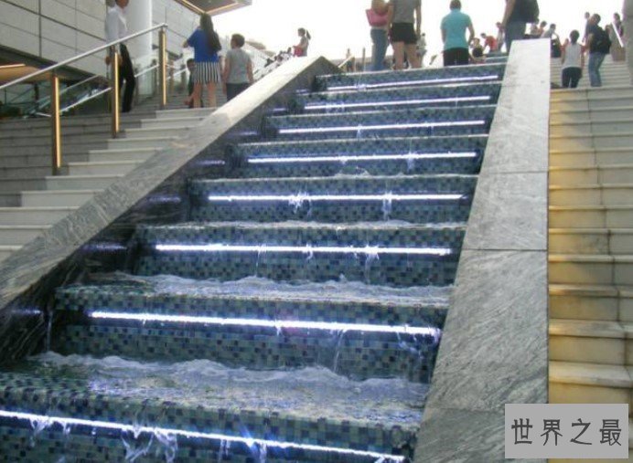 世界上最长的直楼梯,有699级台阶