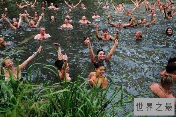 世界上最勇敢的体育赛事,参赛选手和观众必须全裸