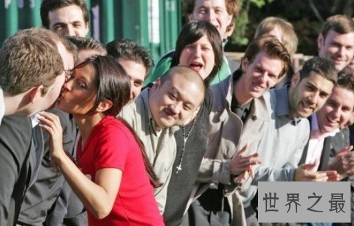 世界上接吻最快的人,30秒内吻42人