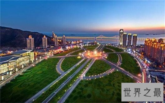 世界上最大的城市广场，位处大连面积相当于四个天安门