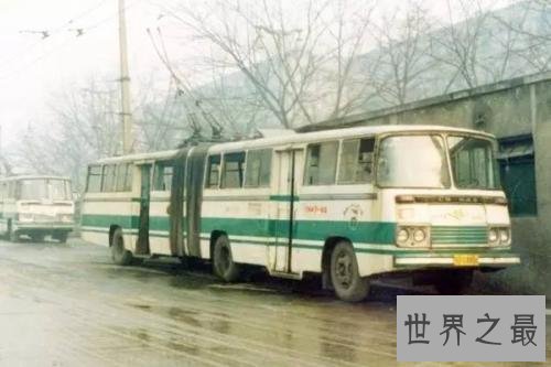 世界上最早的公交车，已经诞生一百多年